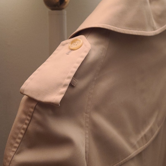 Burberry Kensington Trench Coat worn once - Picture 4 of 12